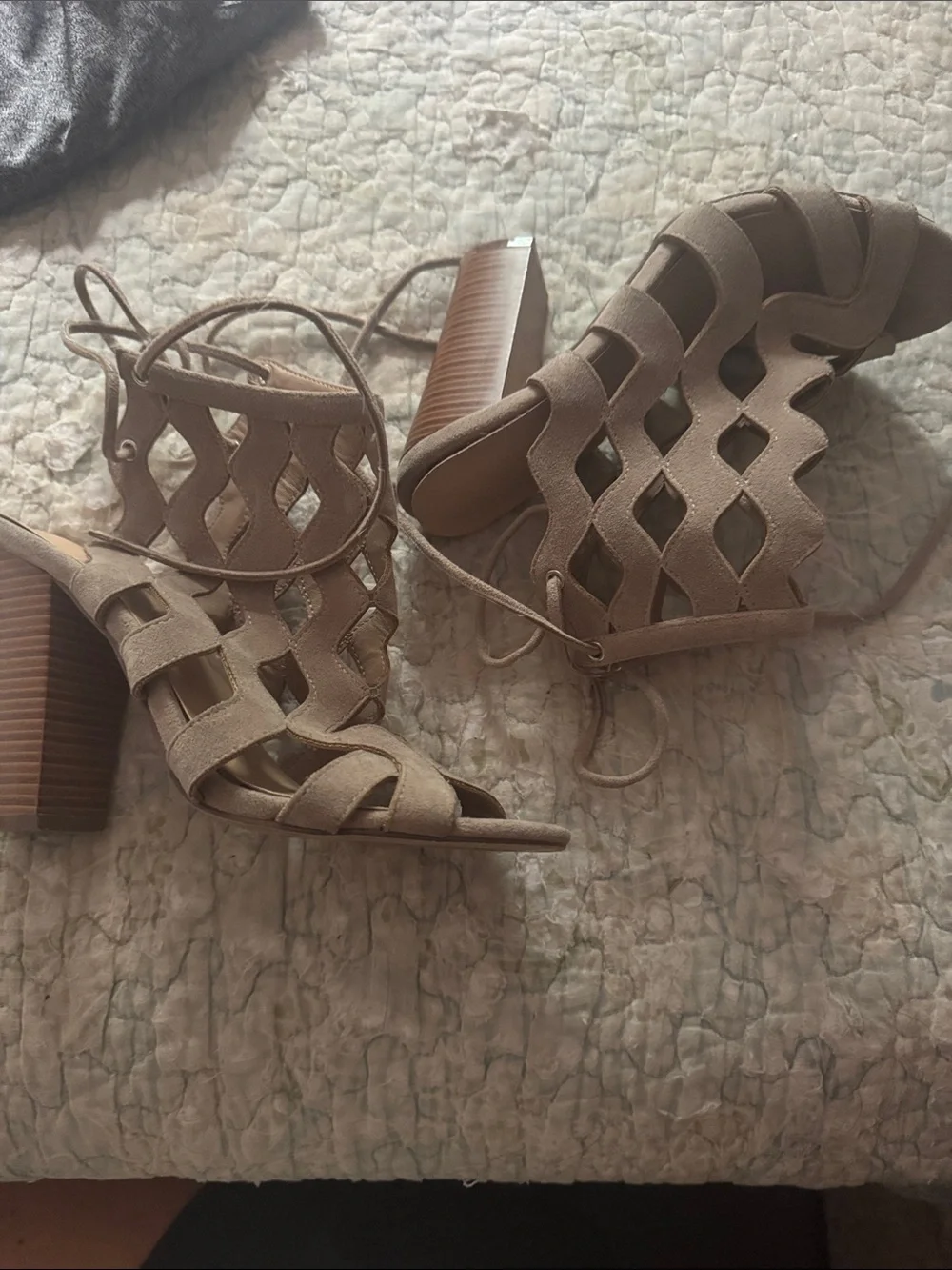 Wavy ankle-tie Heeled Sandals in Tan